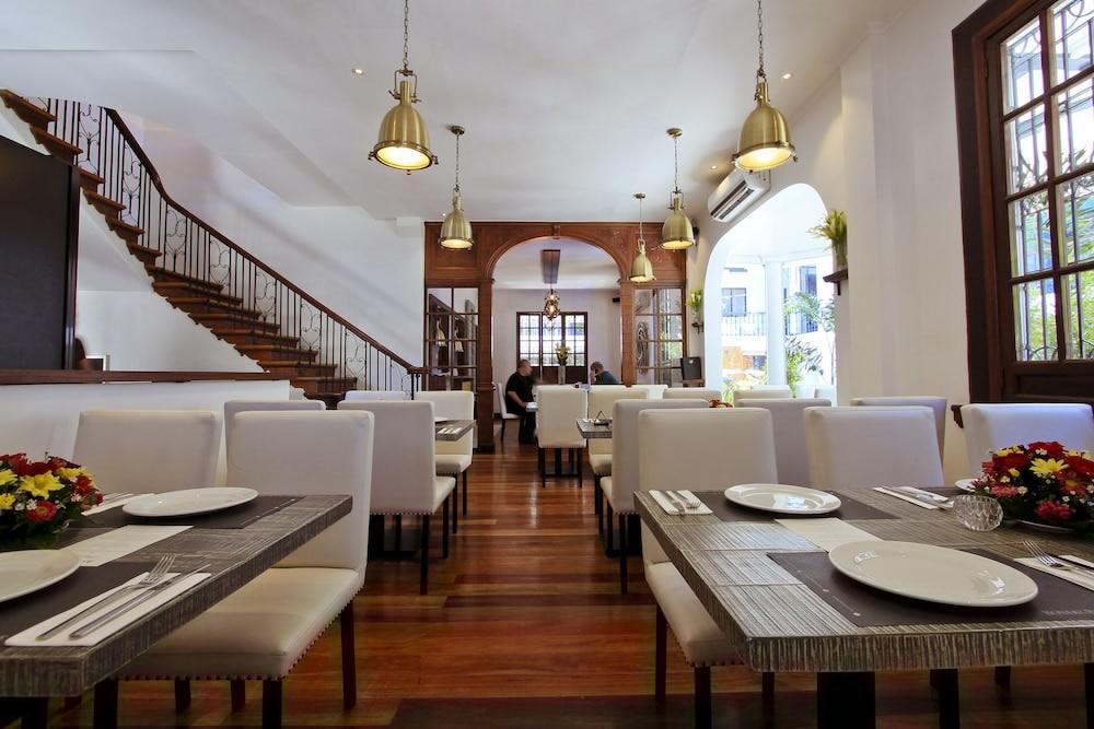 The Bourke Hotel Davao City Esterno foto