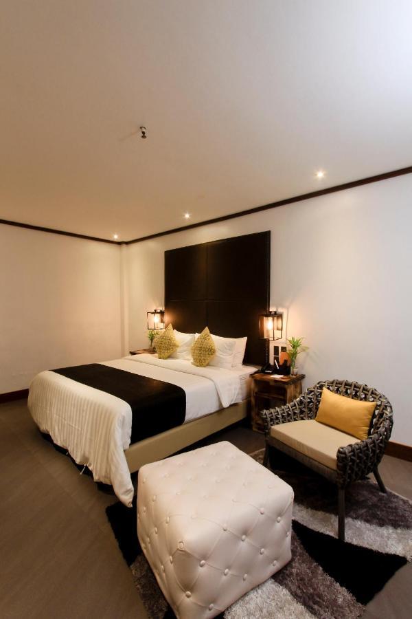 The Bourke Hotel Davao City Esterno foto
